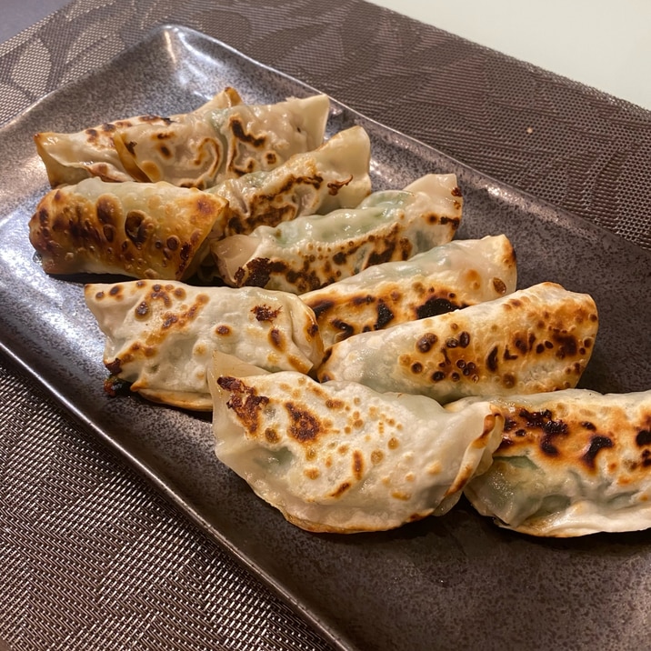 餃子の皮で大葉と豚肉を挟むだけのやつ!